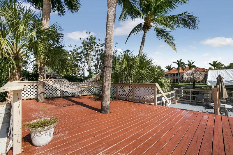 Hideaway Waterfront Resort