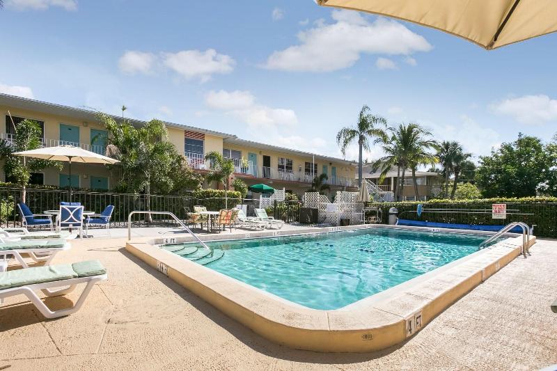 Hideaway Waterfront Resort