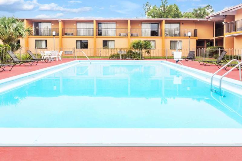 Days Inn by Wyndham Perry