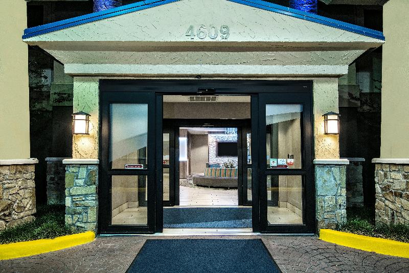 Holiday Inn Express Hotel & Suites Fort Worth Sout image