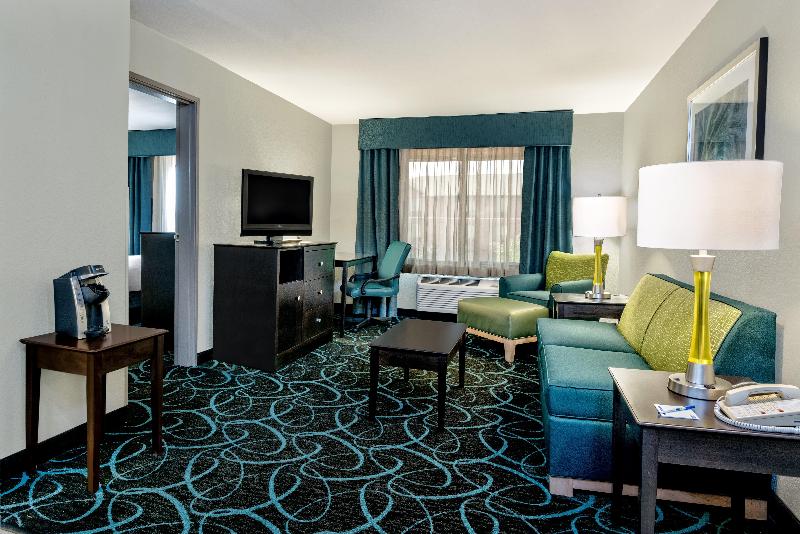 Holiday Inn Express Hotel & Suites Fort Worth Sout image
