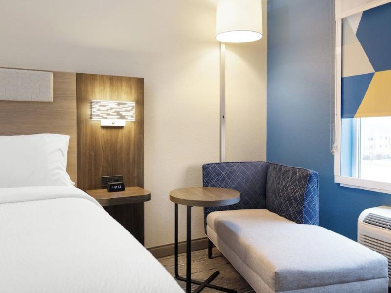 Holiday Inn Express Hotel & Suites Fort Worth Sout image