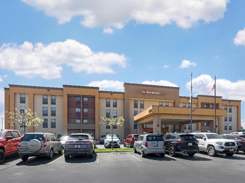 Best Western Plus Fresno Airport Hotel — general view