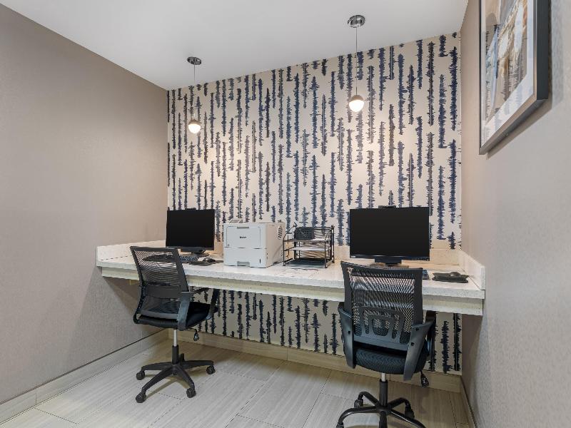 Best Western Plus Fresno Airport Hotel image