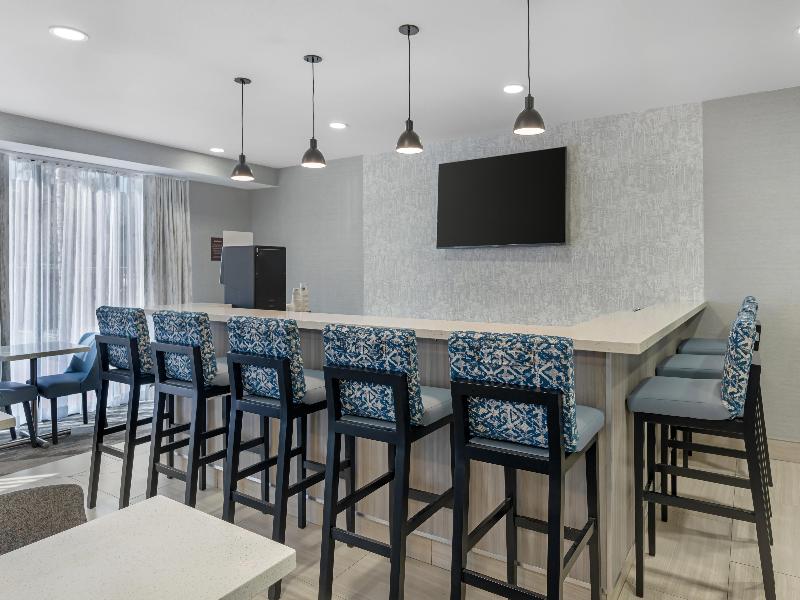 Best Western Plus Fresno Airport Hotel image
