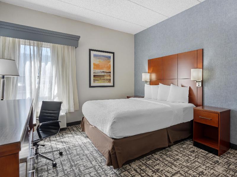 Best Western Plus Fresno Airport Hotel image