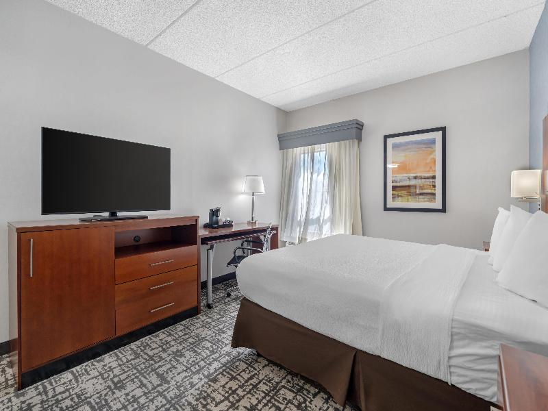 Best Western Plus Fresno Airport Hotel image