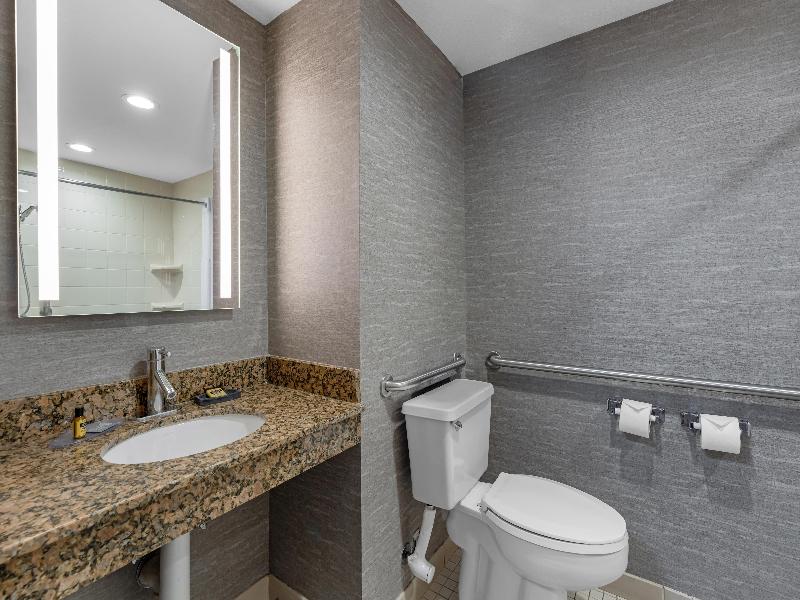 Best Western Plus Fresno Airport Hotel image