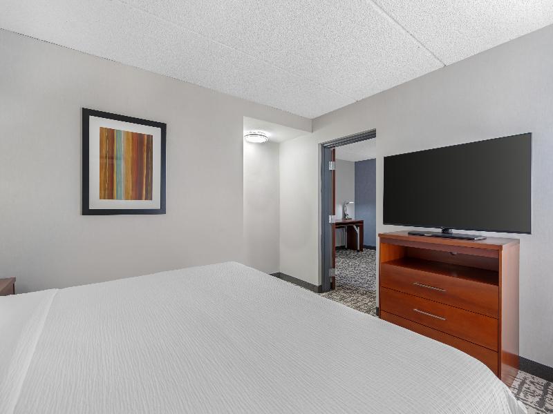 Best Western Plus Fresno Airport Hotel image