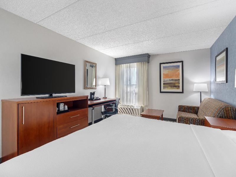Best Western Plus Fresno Airport Hotel image