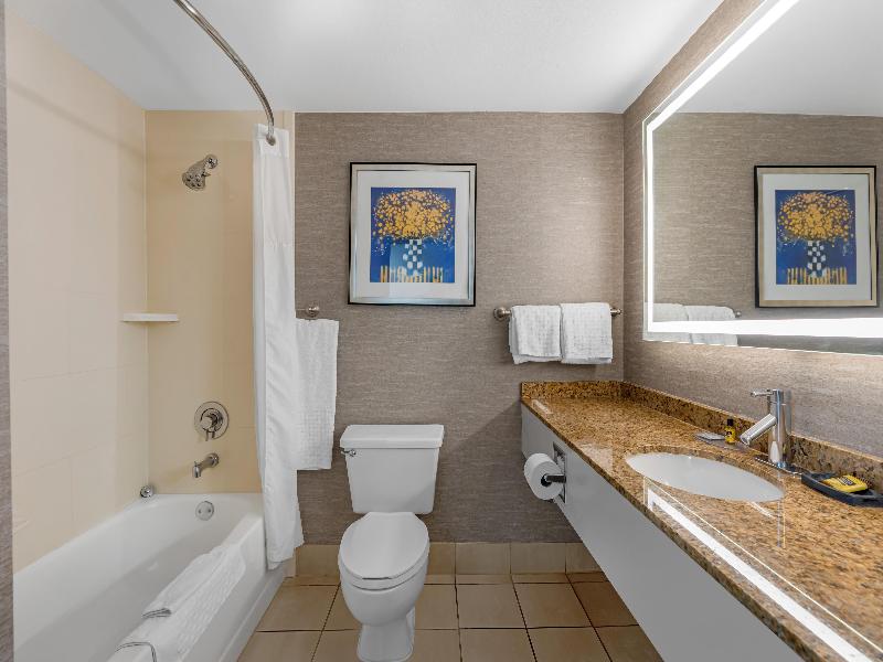 Best Western Plus Fresno Airport Hotel image