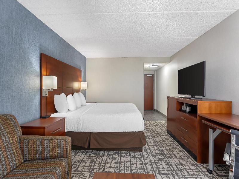 Best Western Plus Fresno Airport Hotel image