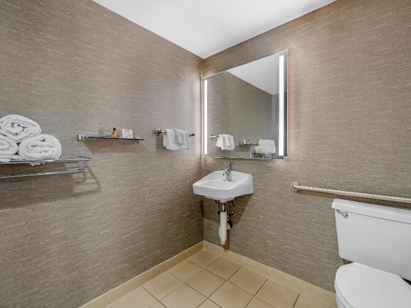 Best Western Plus Fresno Airport Hotel image