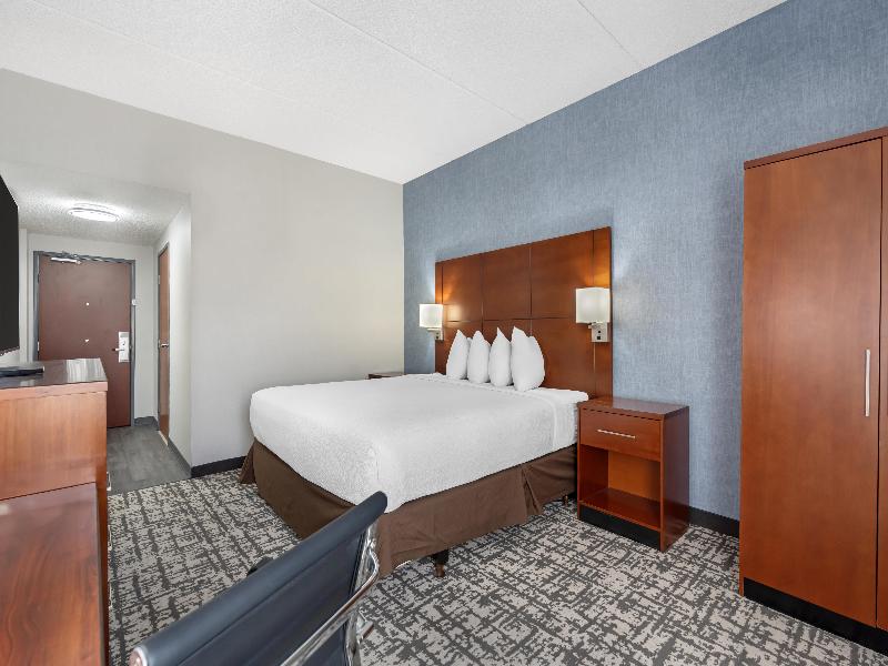 Best Western Plus Fresno Airport Hotel image