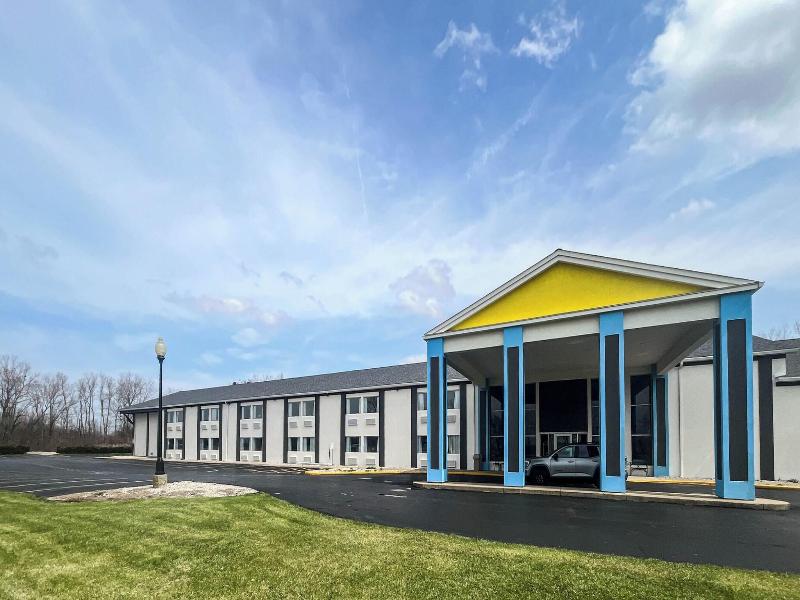 Days Inn by Wyndham Fremont image