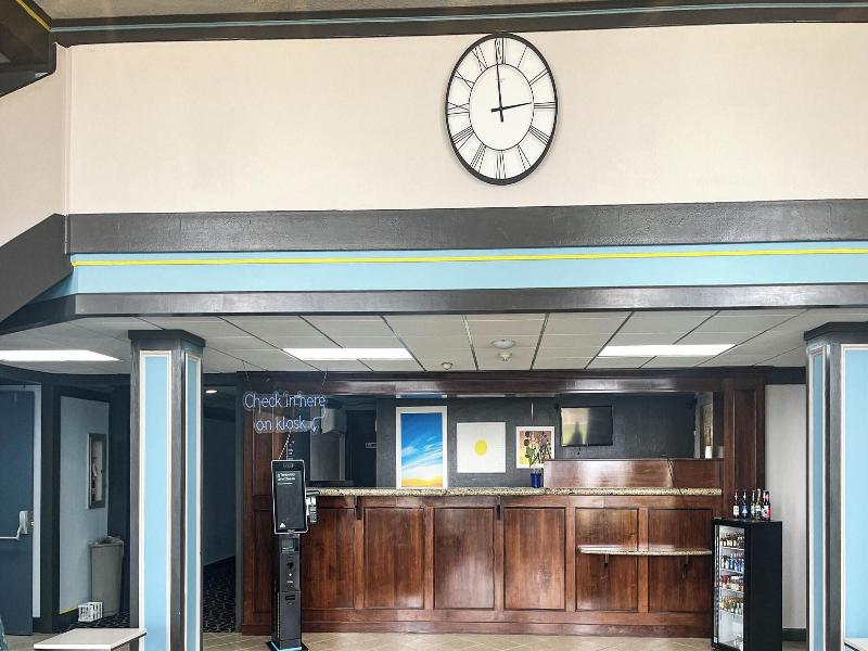 Days Inn by Wyndham Fremont image