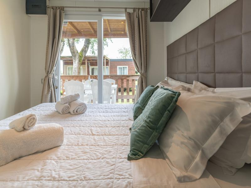 Club del Sole Spina Family Collection image