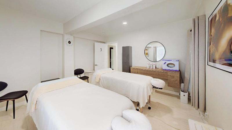 Worthington All Male Guesthouse image