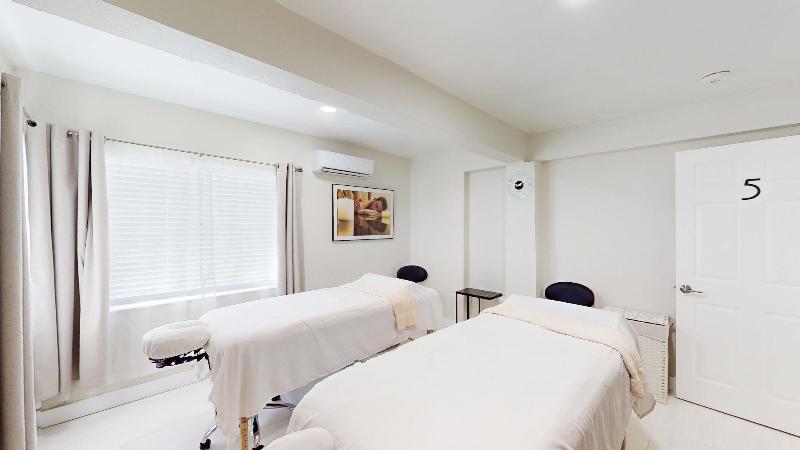 Worthington All Male Guesthouse image