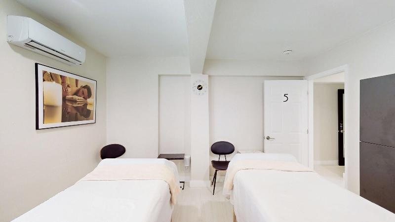 Worthington All Male Guesthouse image