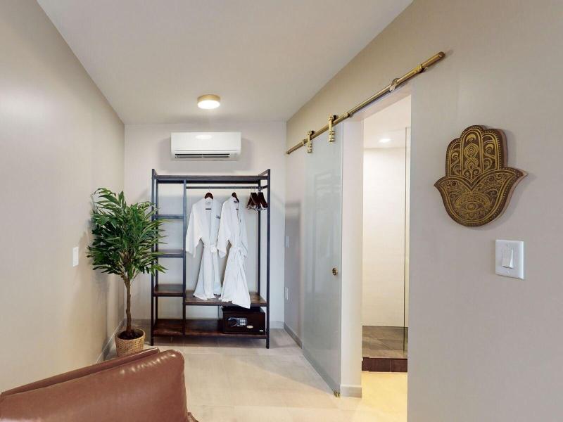 Worthington All Male Guesthouse image