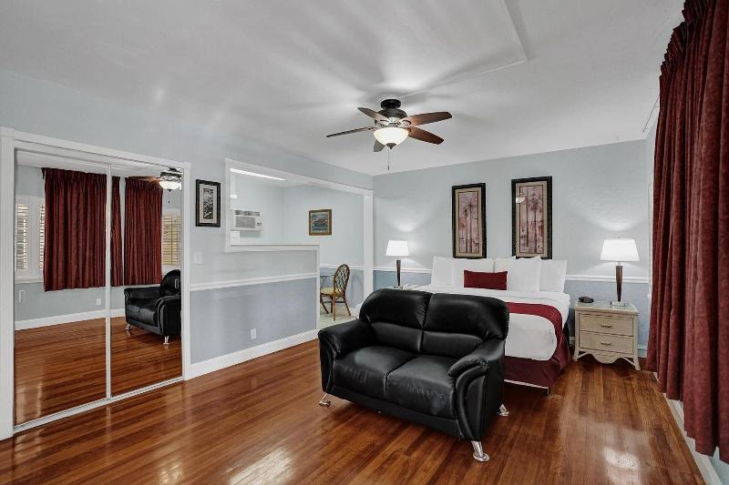 Worthington All Male Guesthouse image