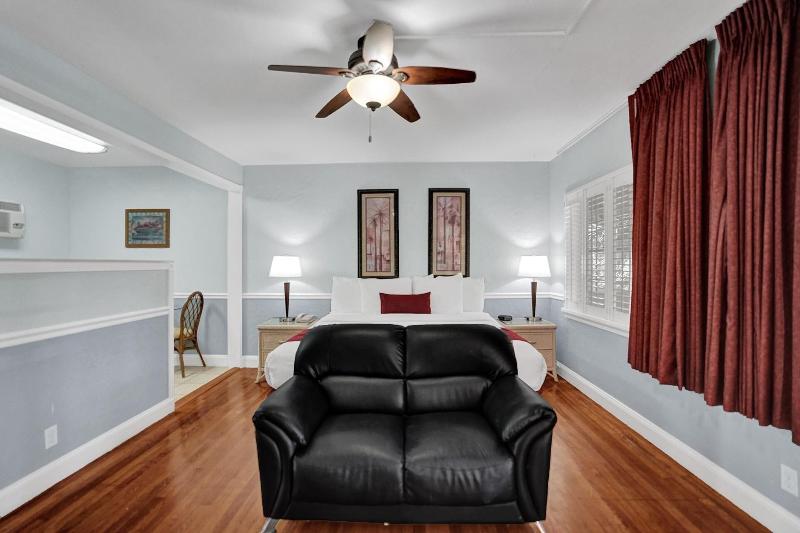 Worthington All Male Guesthouse image