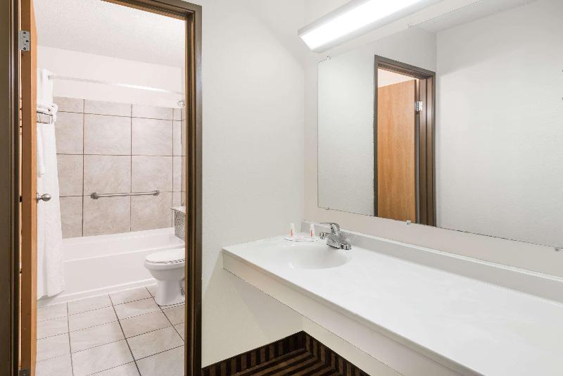 Super 8 By Wyndham La Vale/Cumberland Area image