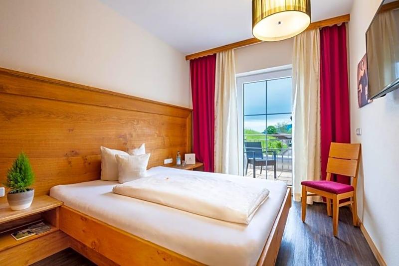 Schwarzenbach's Landhotel image