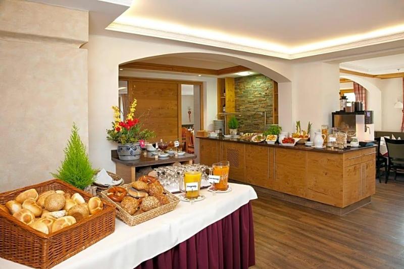 Schwarzenbach's Landhotel image