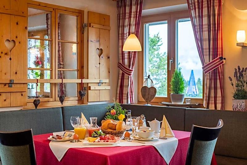 Schwarzenbach's Landhotel image
