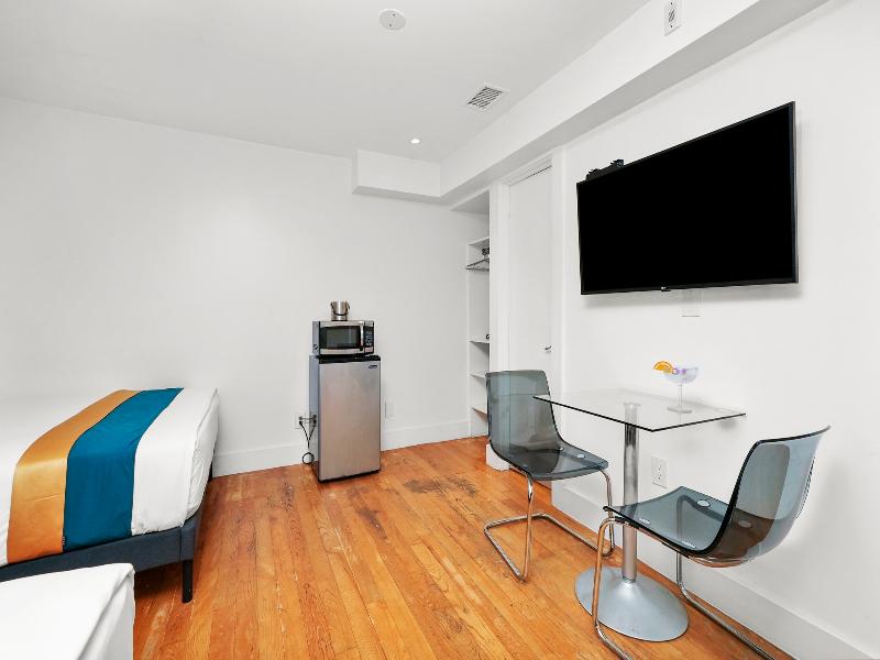 Hollywood Beach Suites & Hotel image