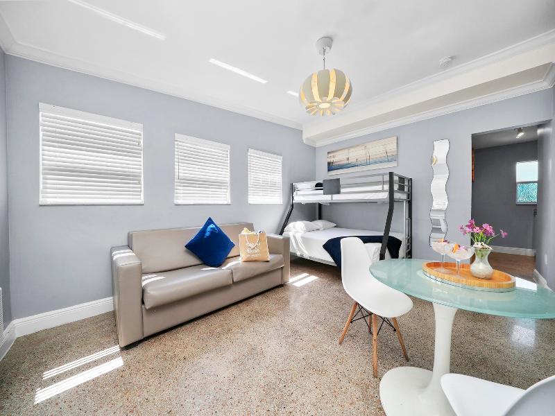 Hollywood Beach Suites & Hotel image