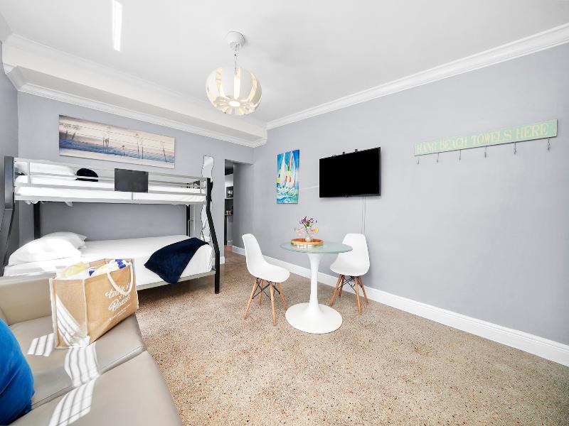 Hollywood Beach Suites & Hotel image