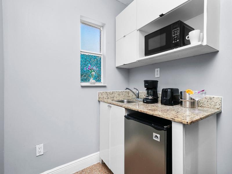 Hollywood Beach Suites & Hotel image