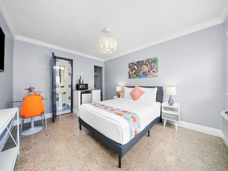 Hollywood Beach Suites & Hotel image