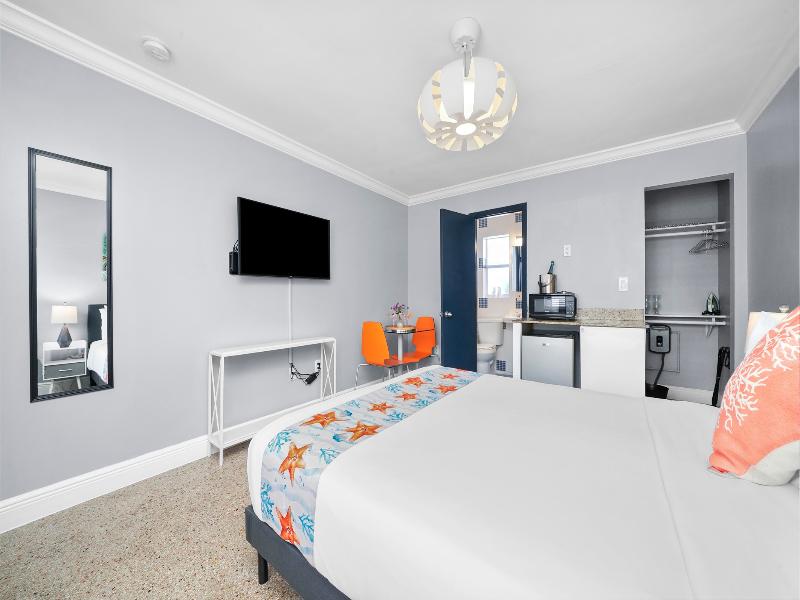 Hollywood Beach Suites & Hotel image