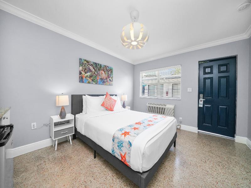 Hollywood Beach Suites & Hotel image