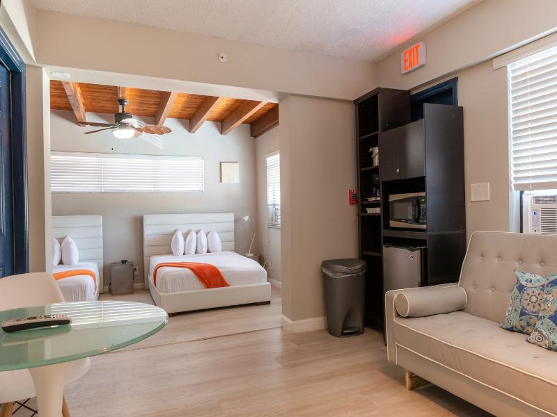 Hollywood Beach Suites & Hotel image