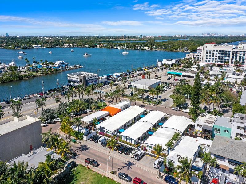 Hollywood Beach Suites & Hotel image