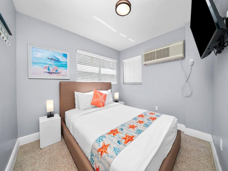 Hollywood Beach Suites & Hotel image