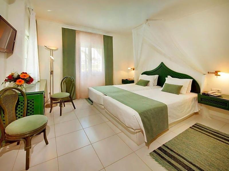 Villa Esmeralda image