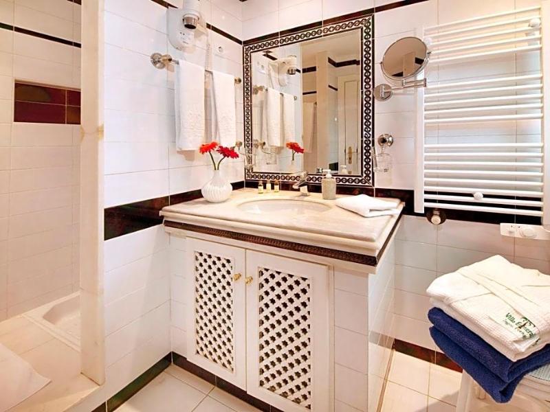 Villa Esmeralda image