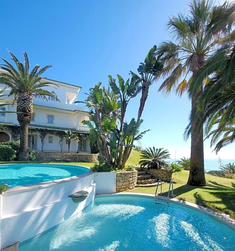 Villa Esmeralda image