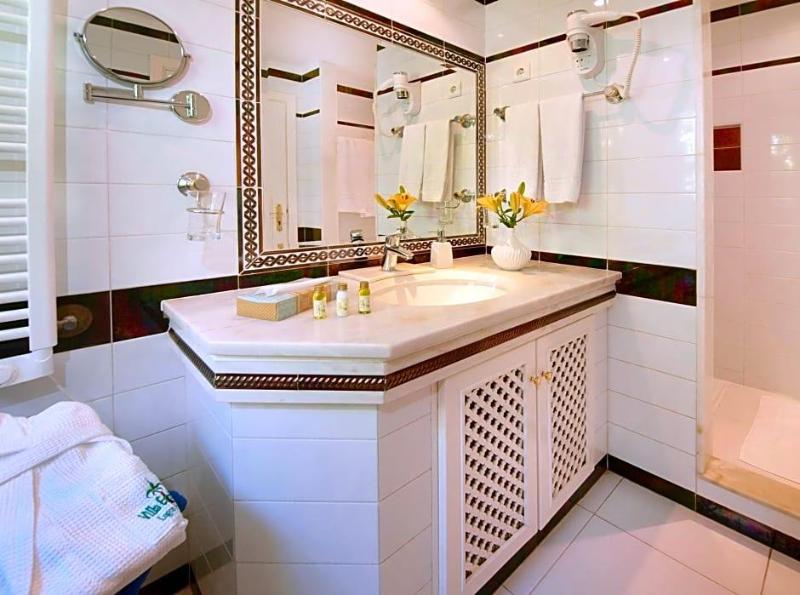 Villa Esmeralda image