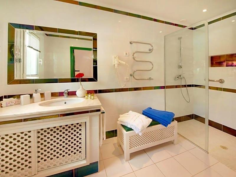 Villa Esmeralda image