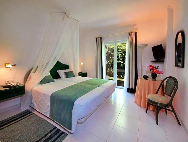 Villa Esmeralda image