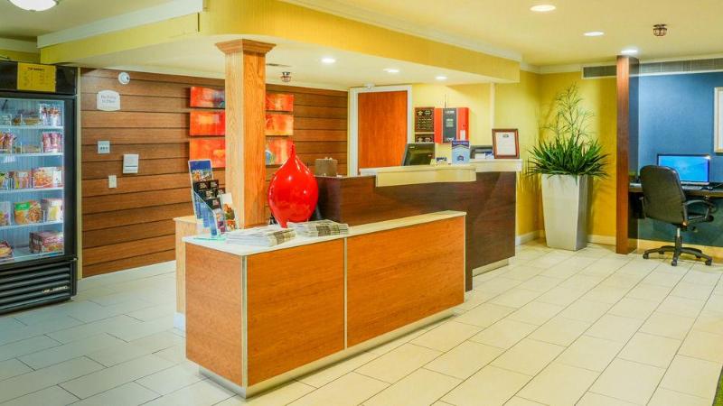 在meiguo.com看到的Red Lion Inn & Suites Fayetteville的介绍图片