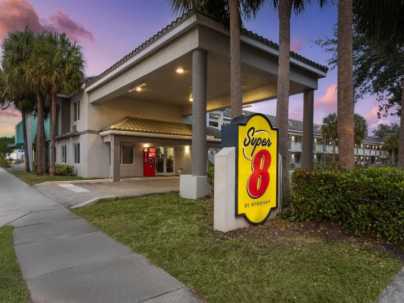 Super 8 by Wyndham Dania/Fort Lauderdale Arpt image