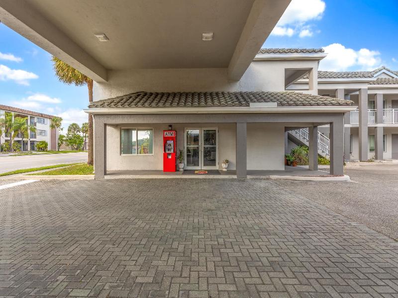 Super 8 by Wyndham Dania/Fort Lauderdale Arpt image